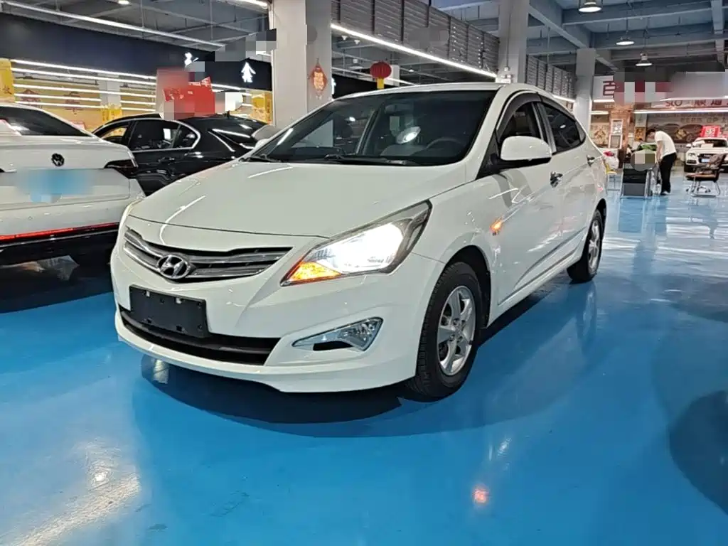 Rena 2014 1.4L manual smart GLS купить на сайте DeffCars