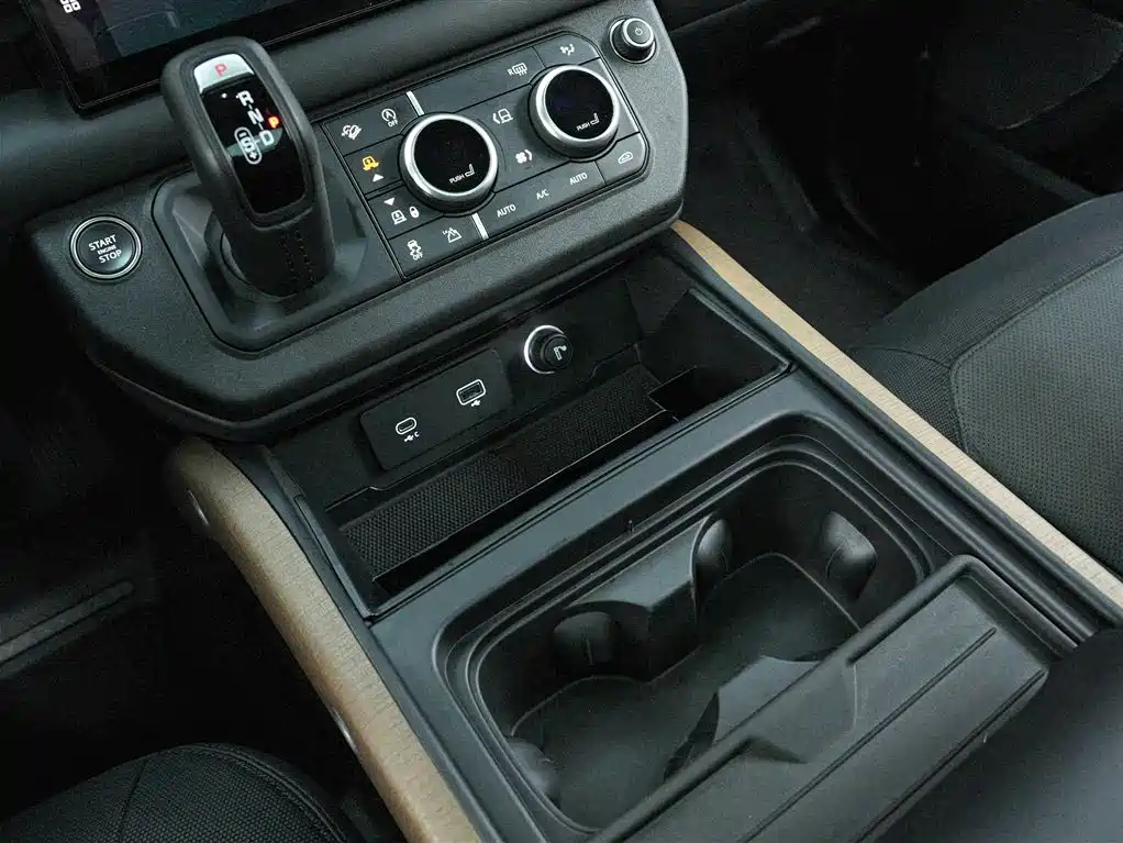 Land Rover Defender 2024 110 3.0T P400 X-DYNAMIC HSE купить на сайте DeffCars