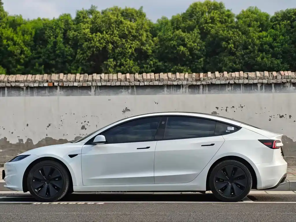 Model 3 2025 rear-wheel drive version купить на сайте DeffCars