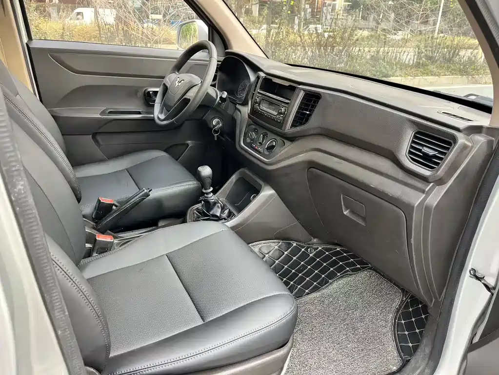 Wuling Hongguang V 2019 1.5L standard L2B купить на сайте DeffCars
