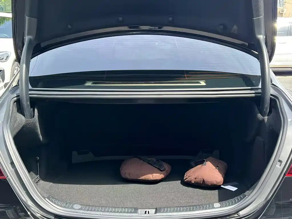 Mercedes-Benz E-Class 2022 E 300 L Luxury Model купить на сайте DeffCars