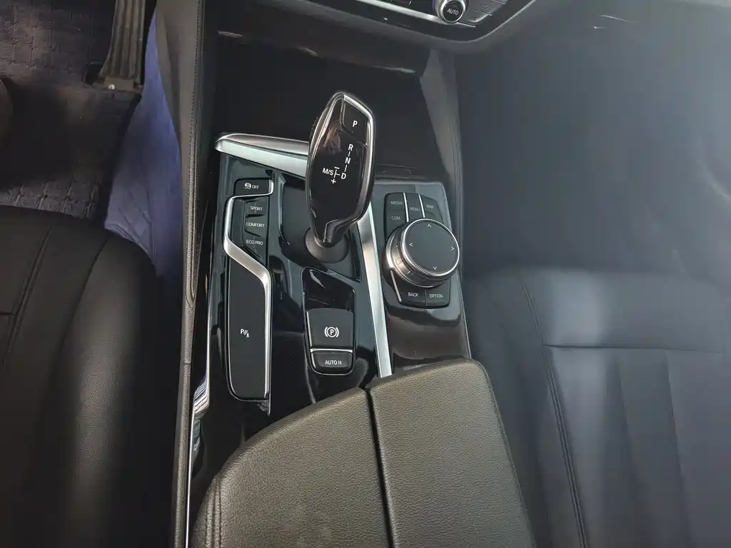 BMW 5 Series 2018 525Li Luxury Package купить на сайте DeffCars