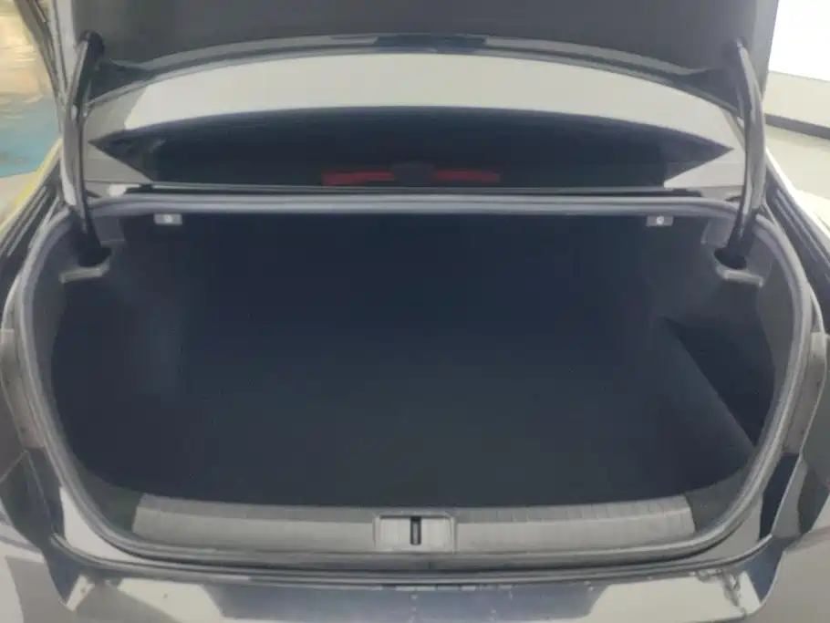 MAGOTAN 2023 2 million commemorative edition 330TSI DSG luxury model купить на сайте DeffCars