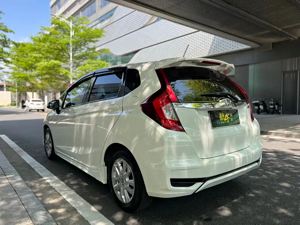Fit 2018 1.5L CVT Comfort Sunroof Edition купить на сайте DeffCars