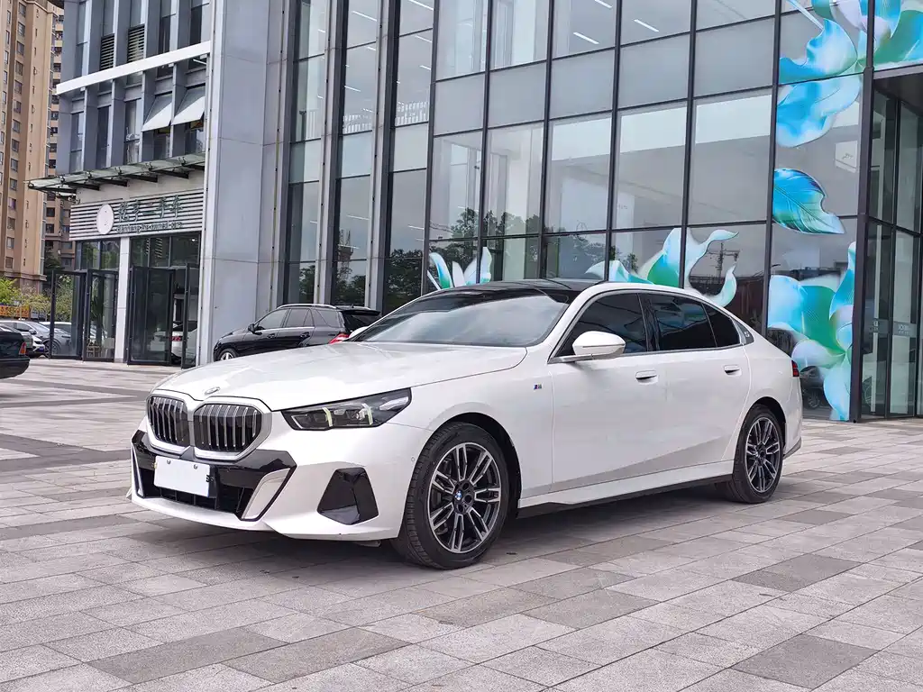 BMW 5 Series 2025 525Li M Sports Package купить на сайте DeffCars