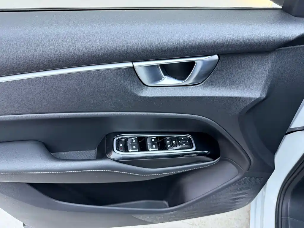 Wuling Capgemini 2022 1.5T CVT flagship model купить на сайте DeffCars