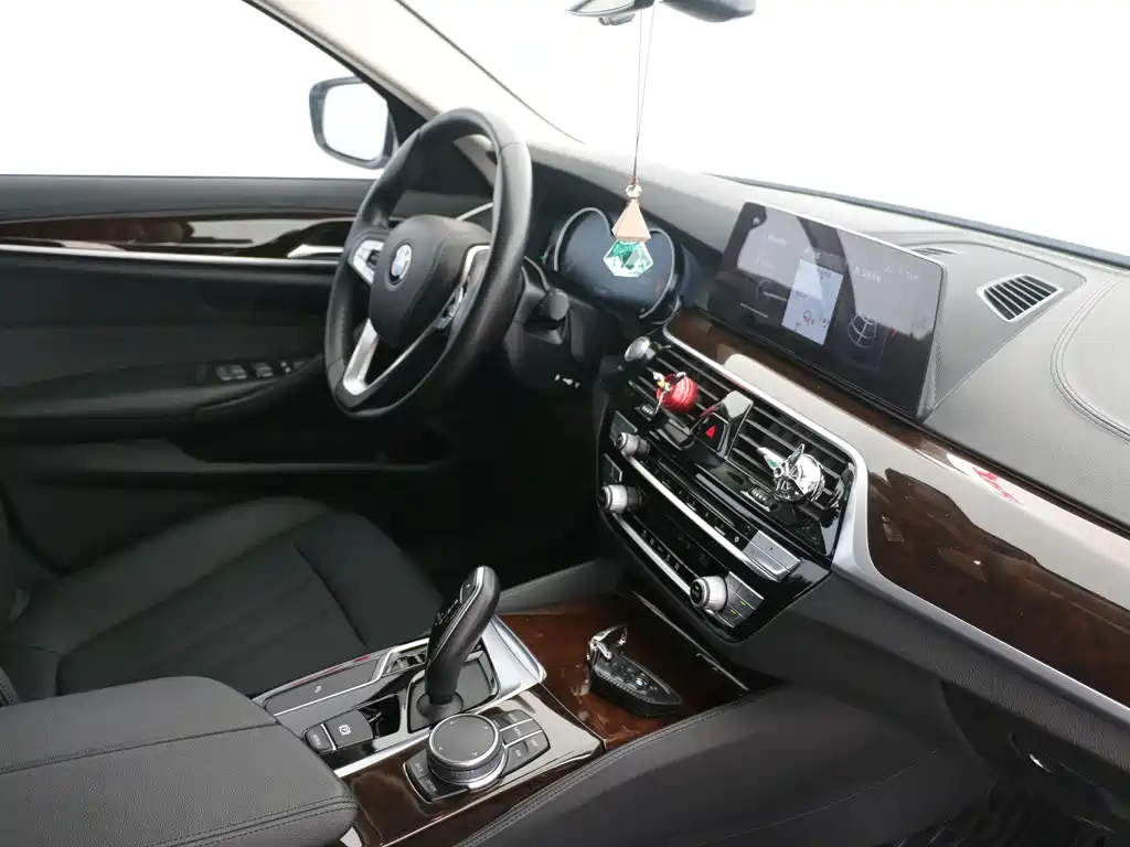 BMW 5 Series 2018 525Li Luxury Package купить на сайте DeffCars