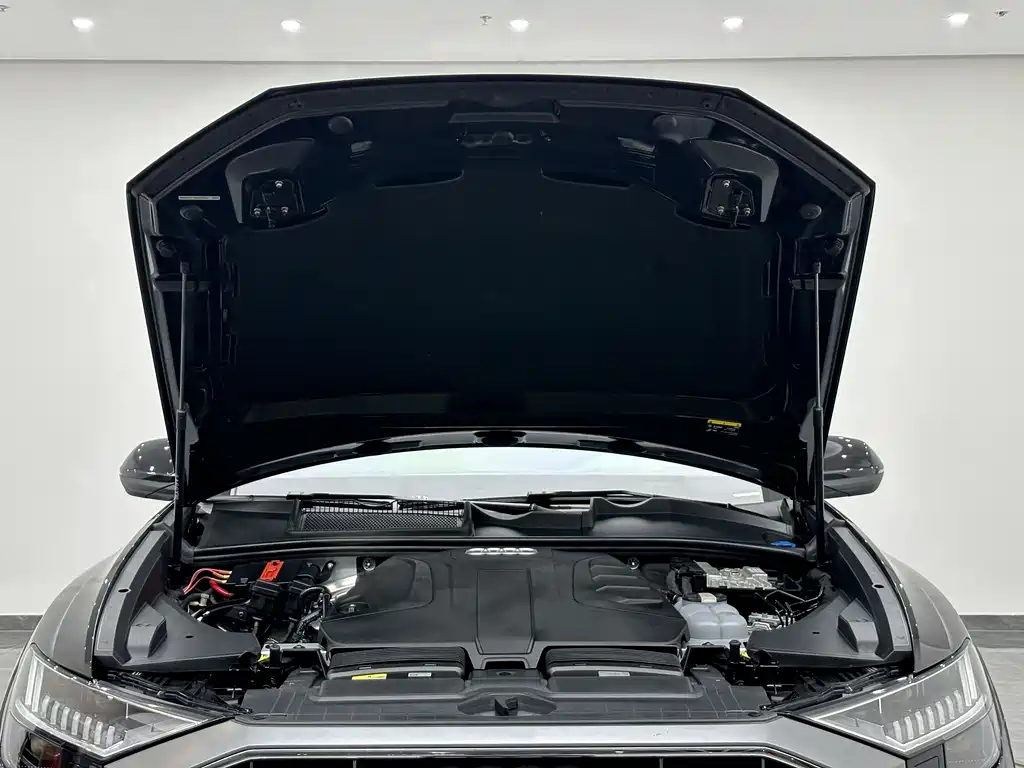Audi Q8 2022 45 TFSI luxury and dynamic model купить на сайте DeffCars