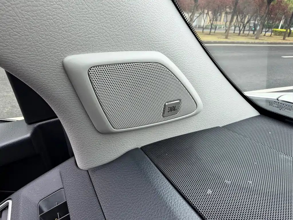 Prado 2018 3.5L automatic VX NAVI rear mounted spare tire купить на сайте DeffCars