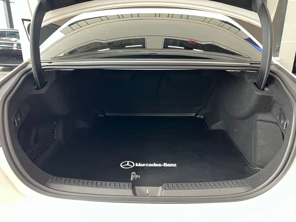 Mercedes-Benz E-Class 2024 E 260 L купить на сайте DeffCars
