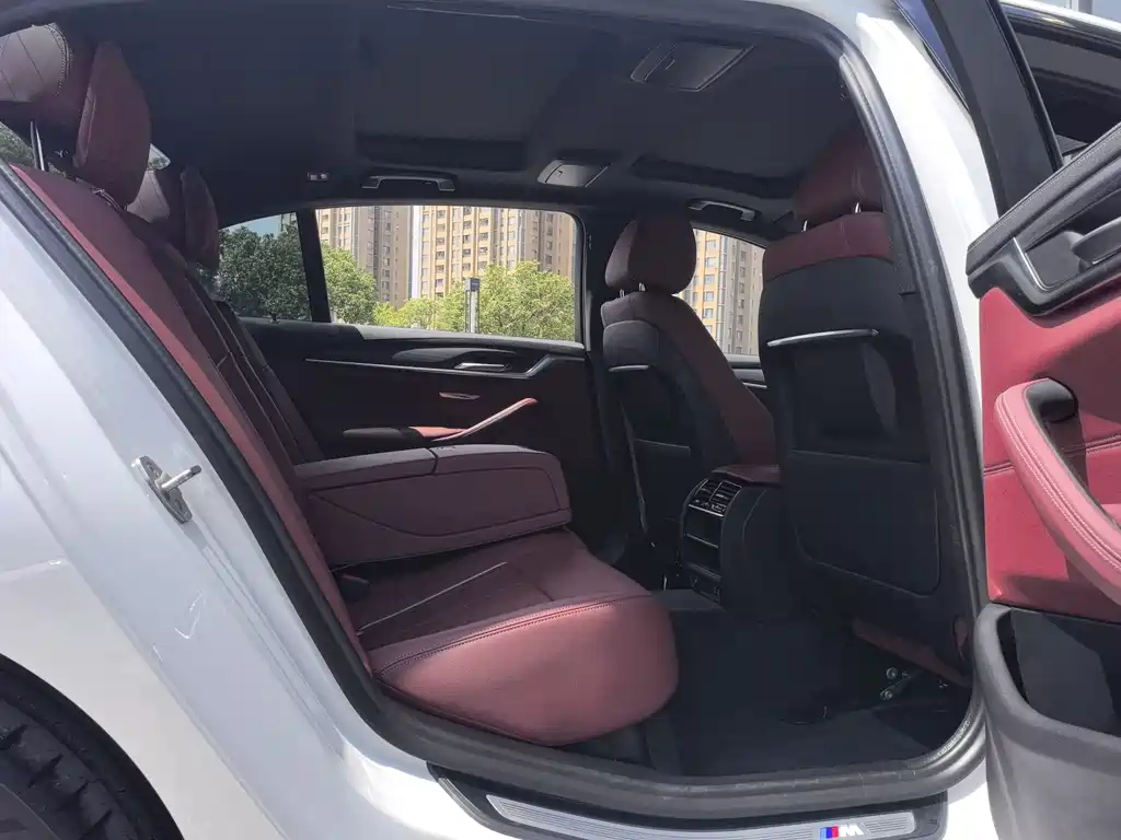 BMW 5 Series 2021 530Li Leading M Sports Package купить на сайте DeffCars