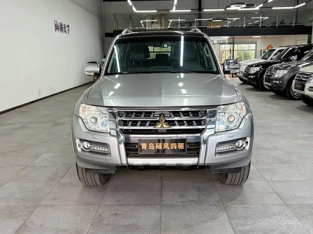 Pajero imported 2012 3.0L luxury version купить на сайте DeffCars