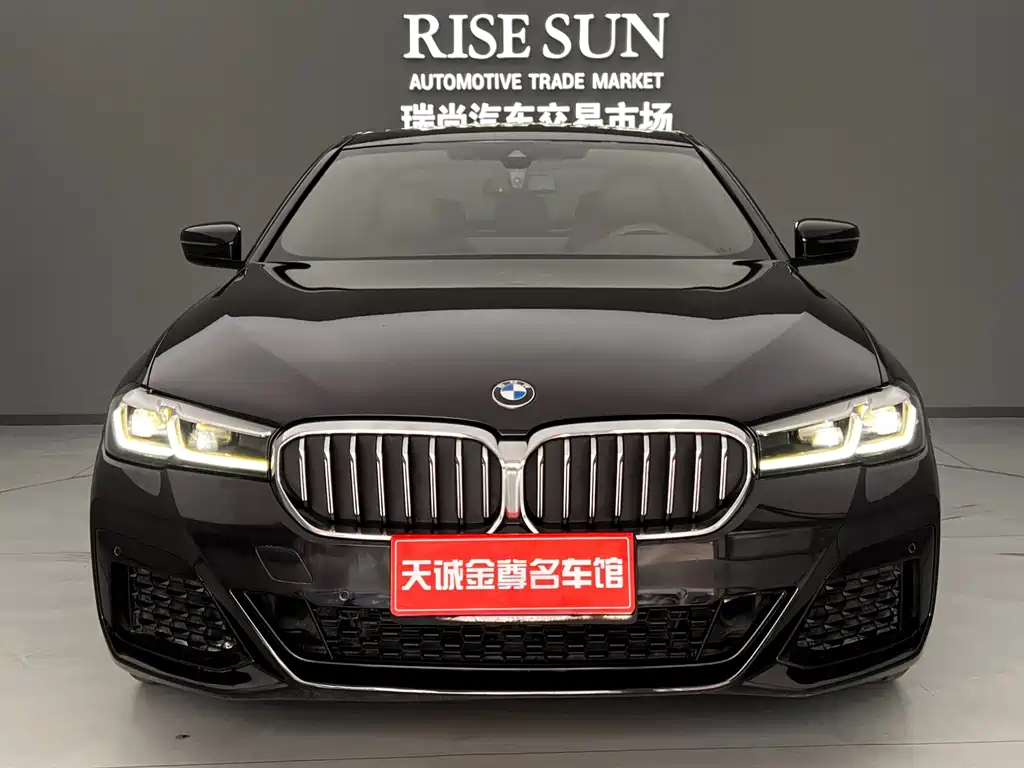 BMW 5 Series 2022 530Li Leading M Sports Package купить на сайте DeffCars