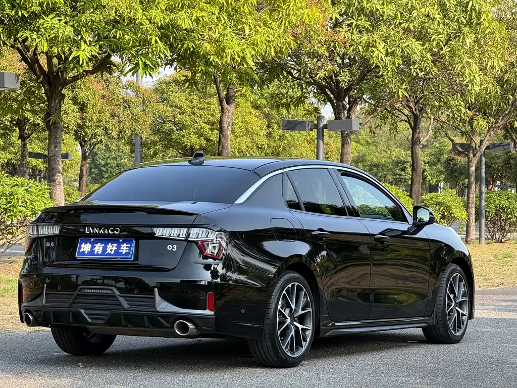 Lynk & Co 03 2022 1.5TD DCT Pro купить на сайте DeffCars