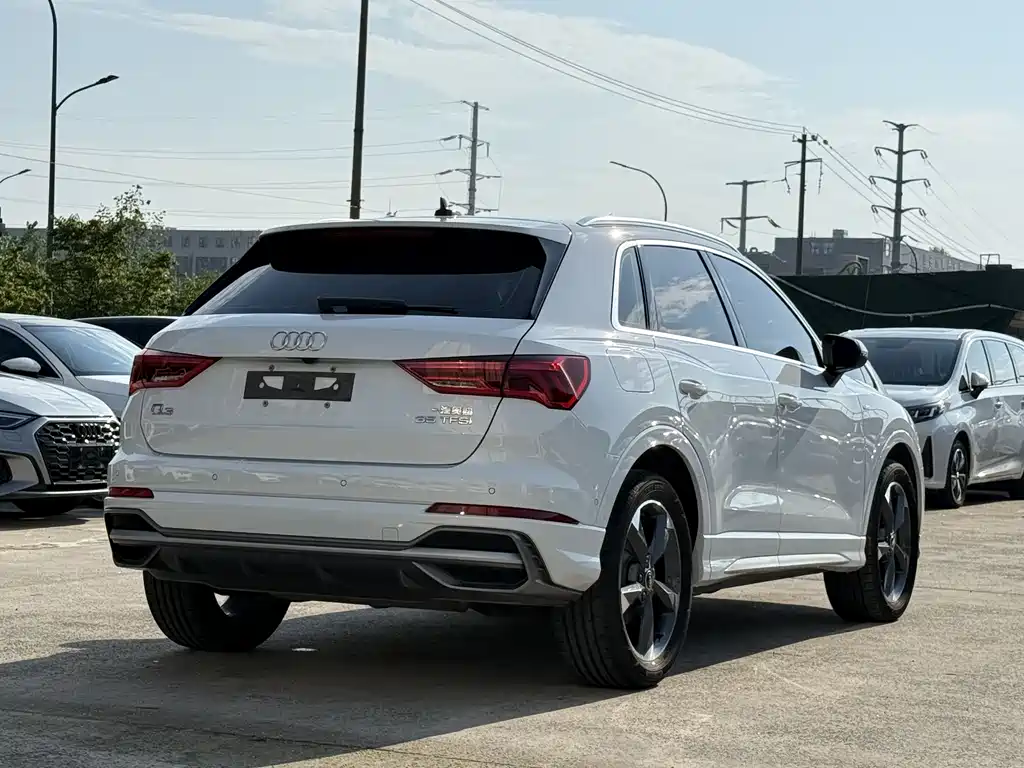 Audi Q3 2022 35 TFSI Fashionable and Dynamic купить на сайте DeffCars