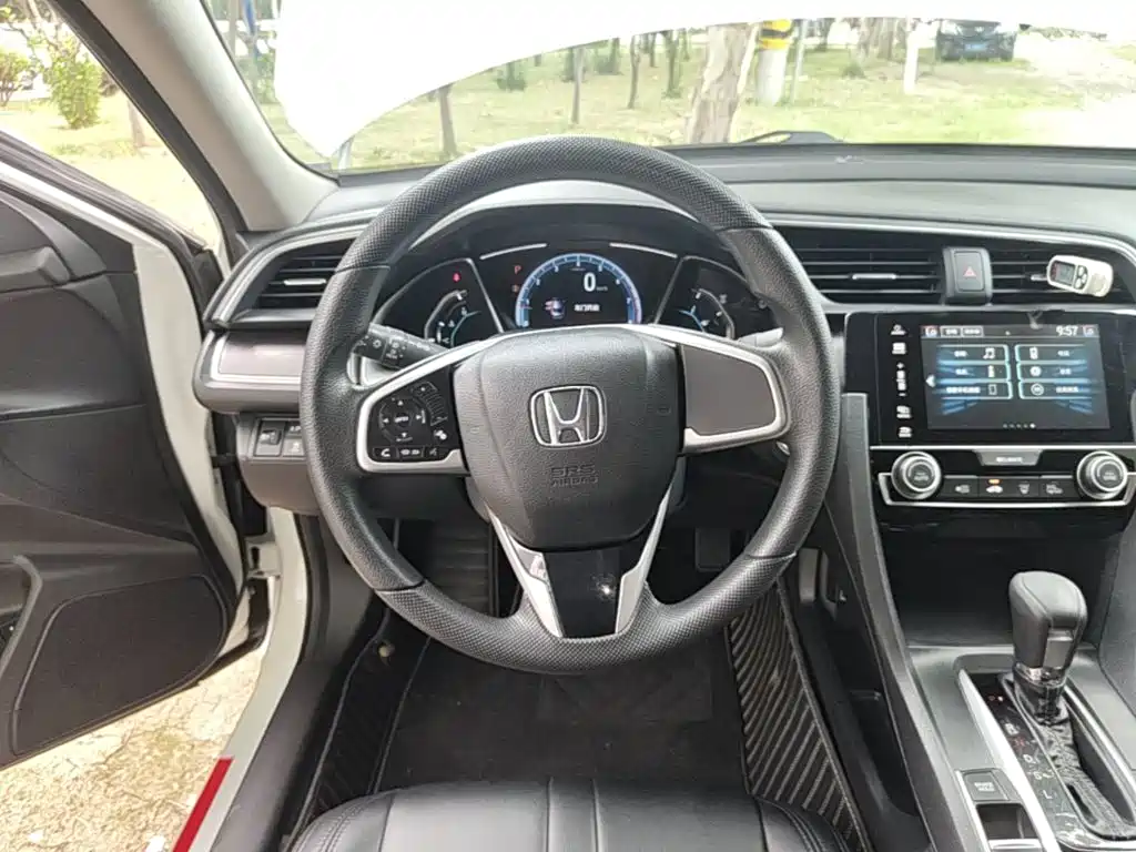 Civic 2016 220TURBO CVT Deluxe Edition купить на сайте DeffCars