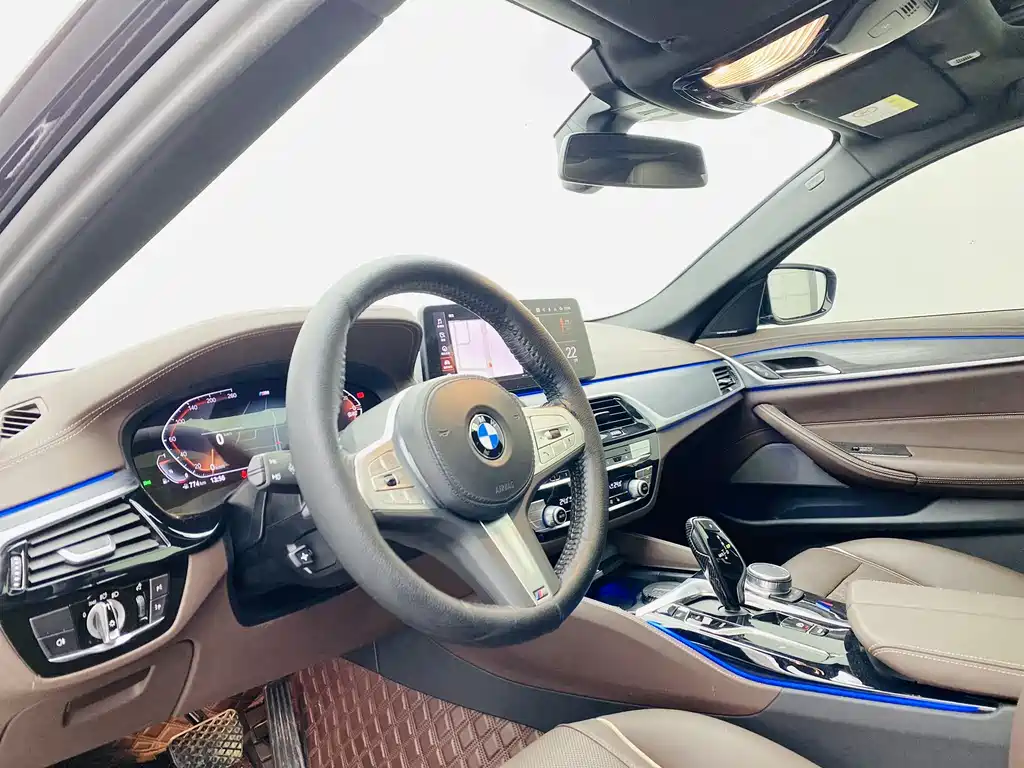 BMW 5 Series 2023 530Li Leading M Sports Package купить на сайте DeffCars