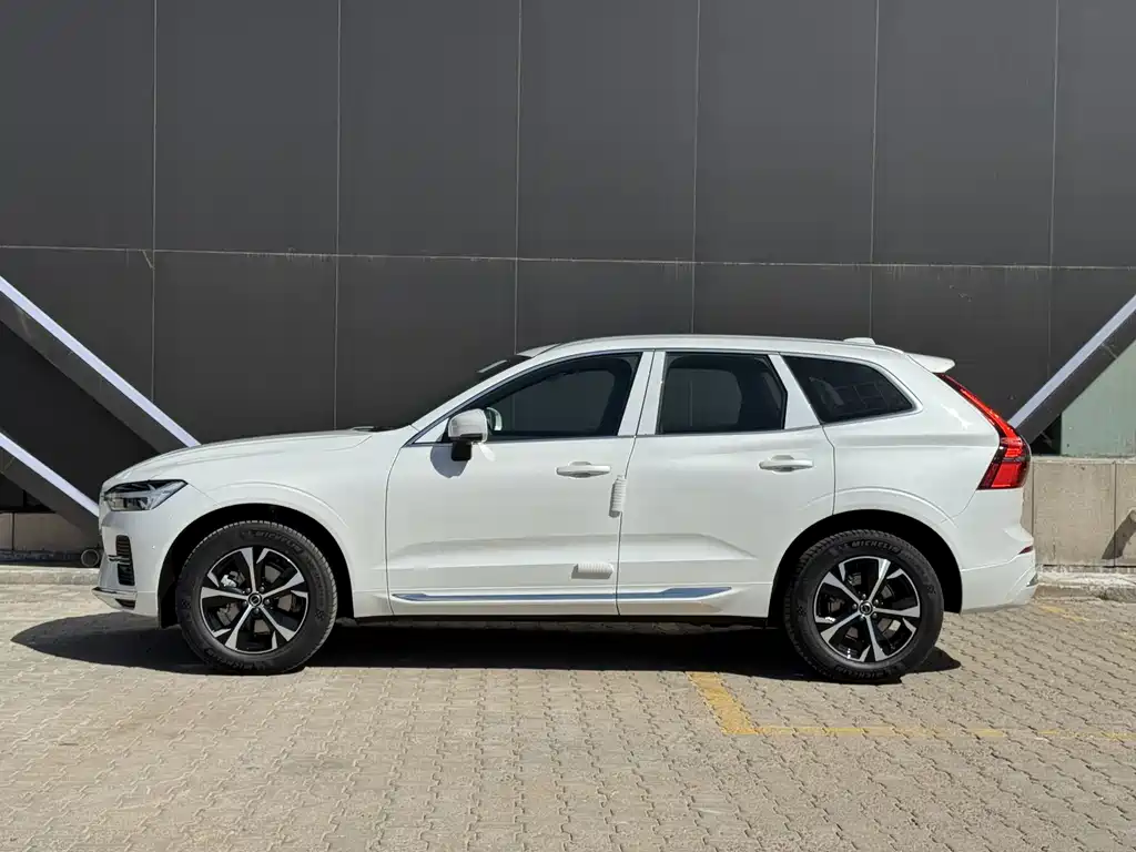 Volvo XC60 2026 B5 four-wheel drive Zhiyi Luxury Edition купить на сайте DeffCars