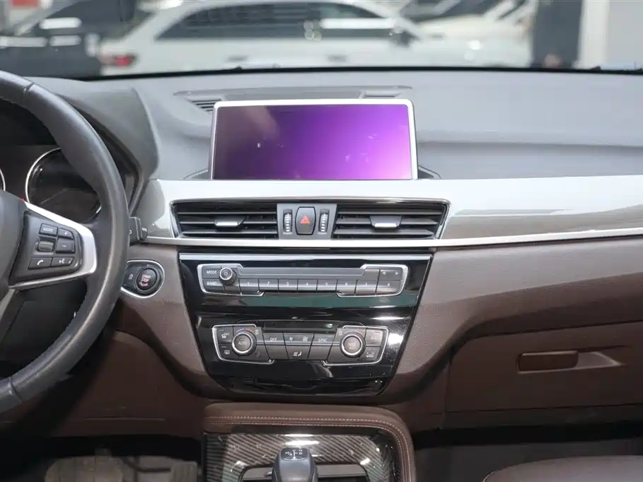 BMW X1 2019 xDrive20Li Exclusive Model купить на сайте DeffCars