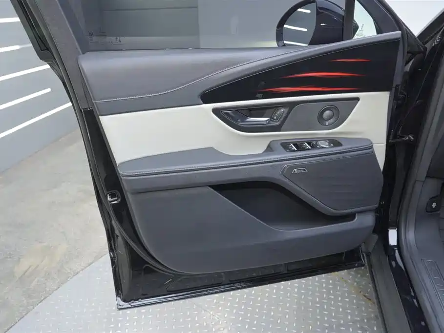 Voyager 2023 2.0T four-wheel drive Zunrui version купить на сайте DeffCars
