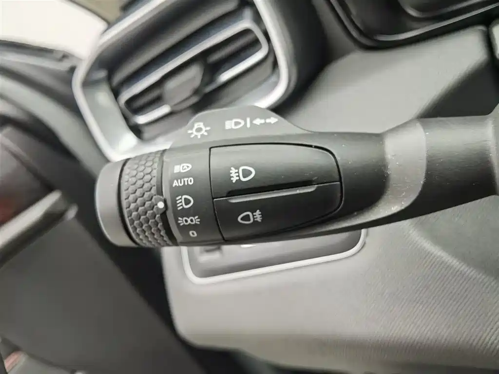 Lynk & Co 01 2017 2.0T 4WD Pro version купить на сайте DeffCars