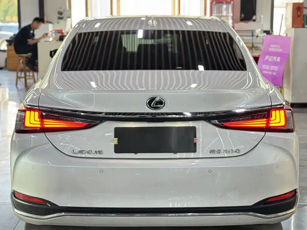 Lexus ES 2023款 200 卓越版 купить на сайте DeffCars
