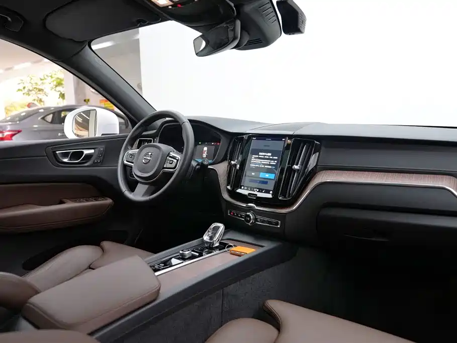 Volvo XC60 2022 B5 four-wheel drive Zhiyuan Deluxe Edition купить на сайте DeffCars