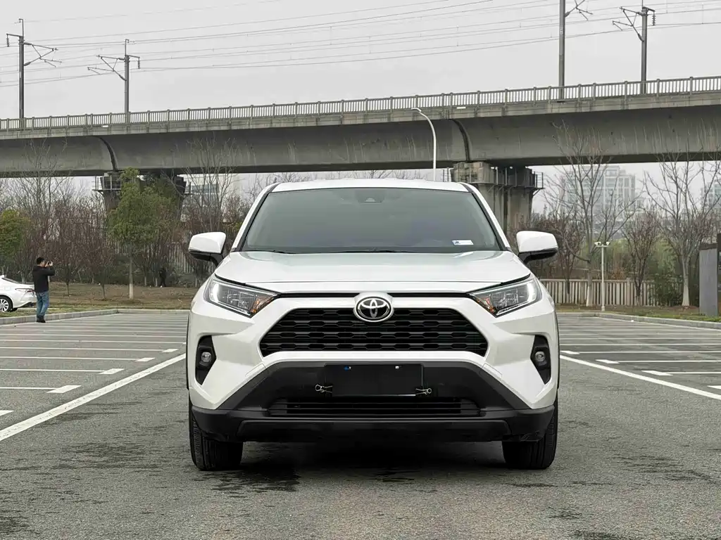RAV4 Rongfang 2023 2.0L CVT two-wheel drive urban version купить на сайте DeffCars