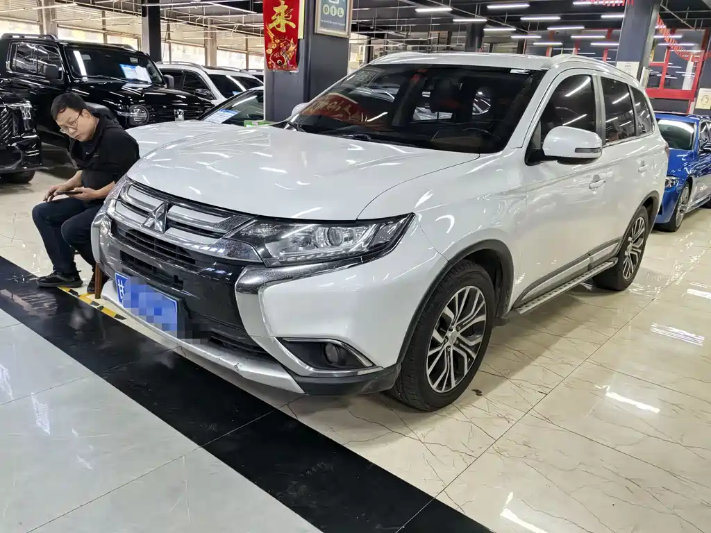 Outlander 2018 2.0L 2WD Honor Edition 5 seats купить на сайте DeffCars