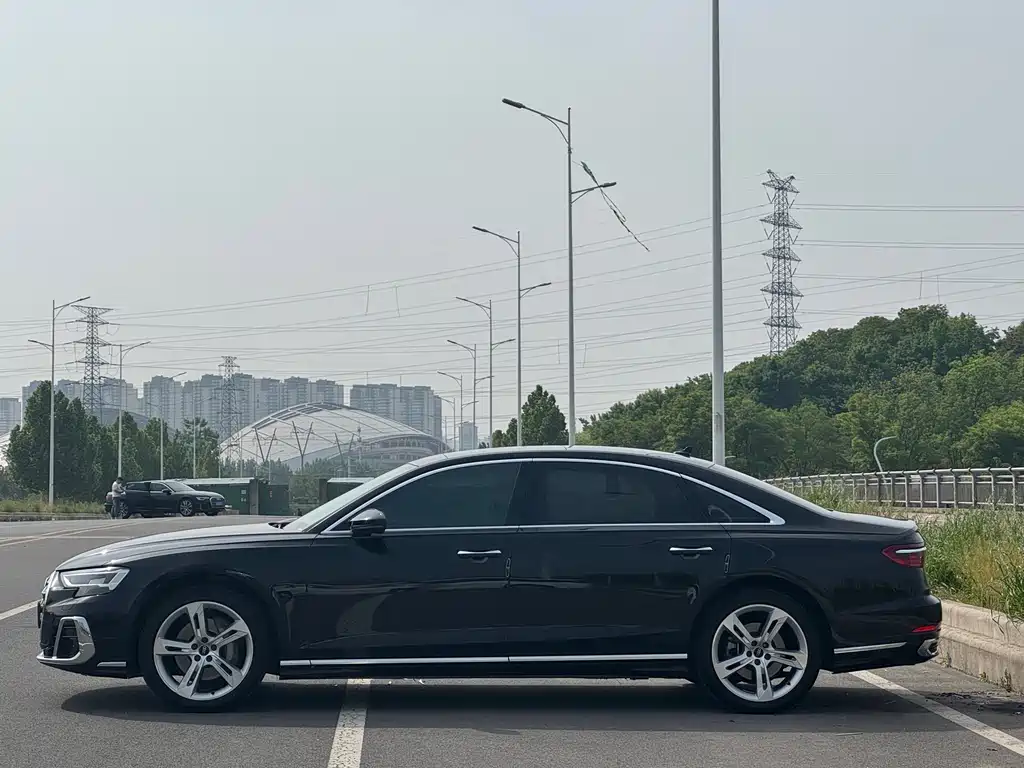 Audi A8 2023 A8L 50 TFSI quattro Premium Selection купить на сайте DeffCars