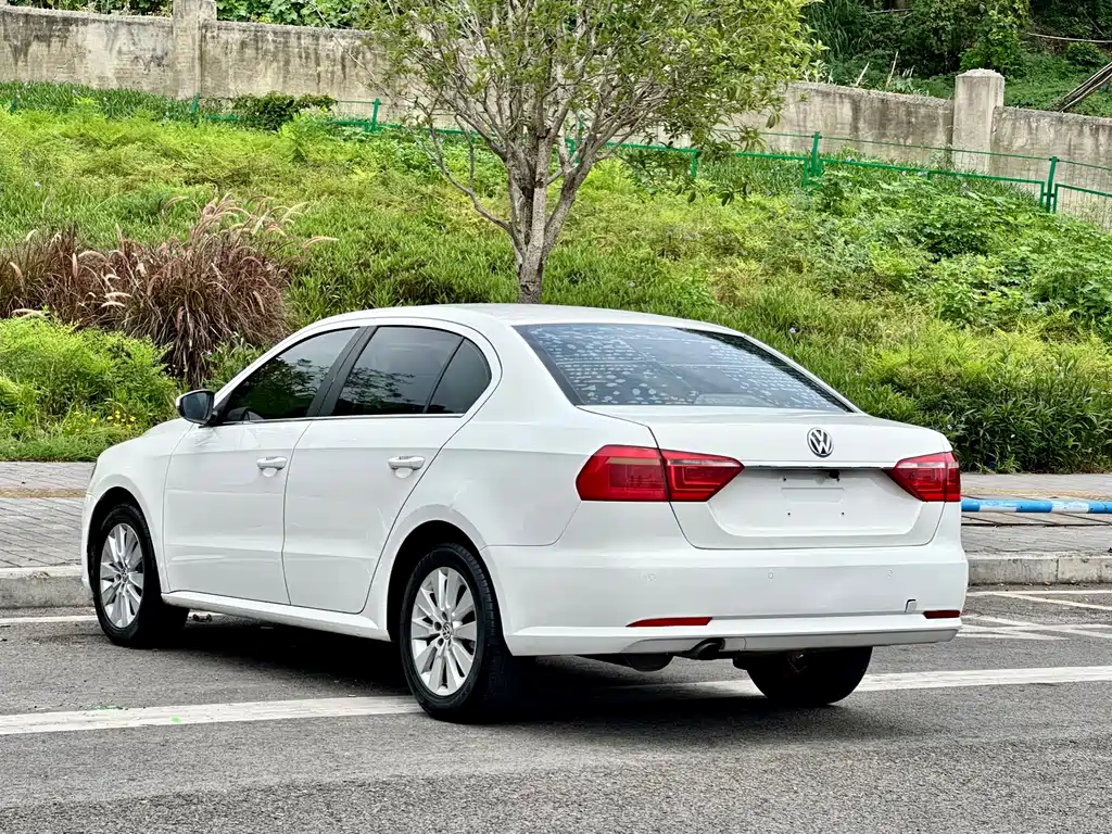 Lavida 2013 facelift classic 1.6L manual comfort version купить на сайте DeffCars