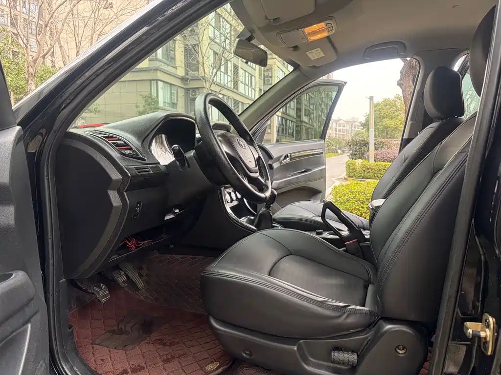Landwind X8 2017 2.0T gasoline 4X2 luxury model купить на сайте DeffCars