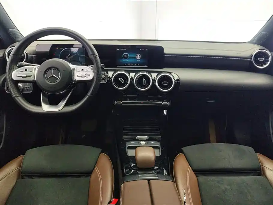 Mercedes-Benz A-Class 2019 A 180 L Sports Sedan купить на сайте DeffCars