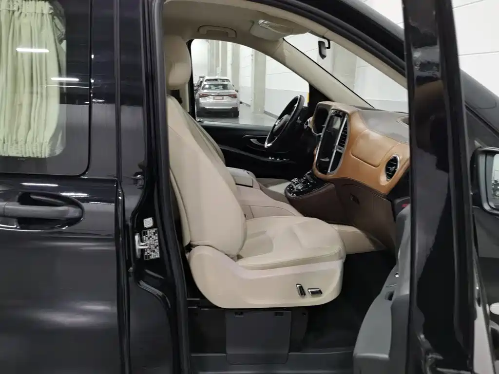 Vito 2020 2.0T Business Edition 7 seats купить на сайте DeffCars