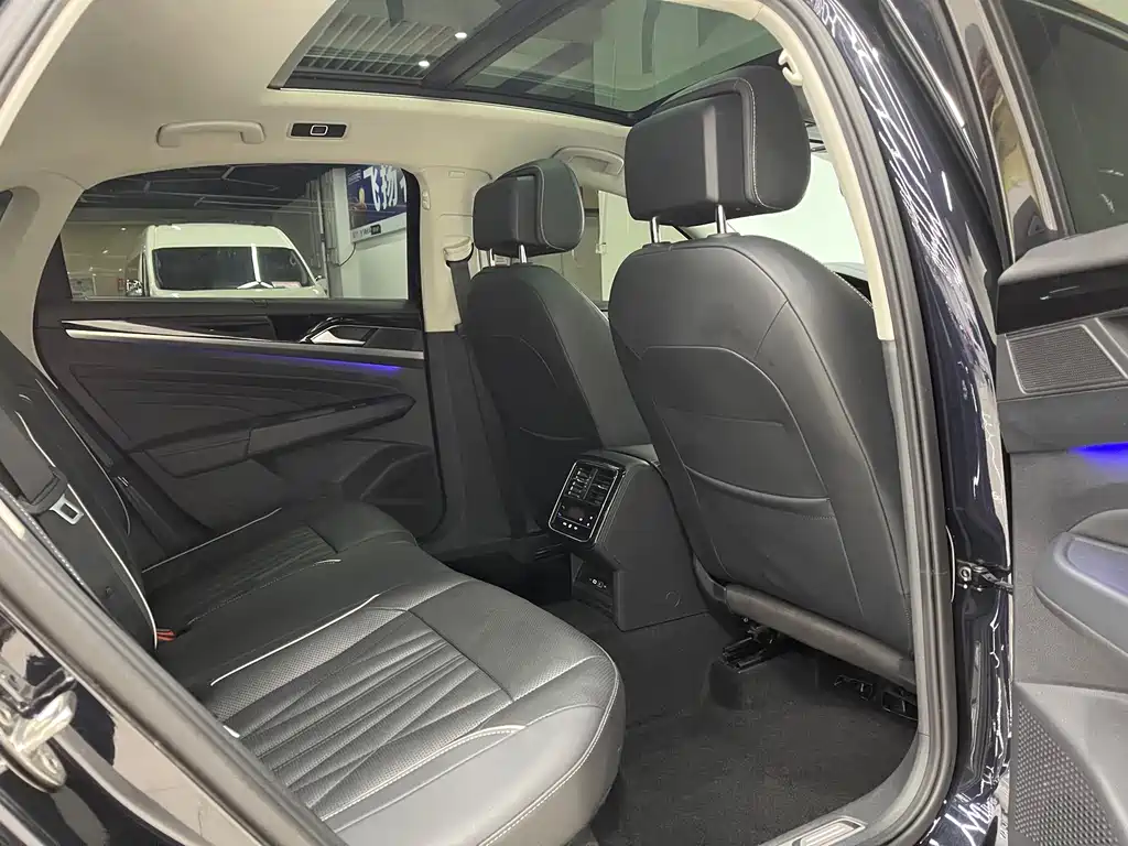 Passat 2023 330TSI Starry Sky Deluxe Edition купить на сайте DeffCars