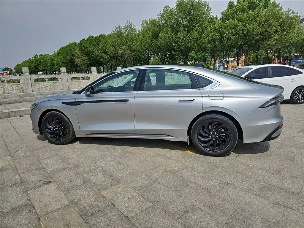Lincoln Z 2024 2.0T two-wheel drive premium hybrid version купить на сайте DeffCars