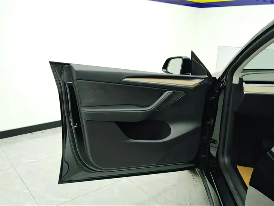 Model Y 2021 long-range all-wheel drive version купить на сайте DeffCars