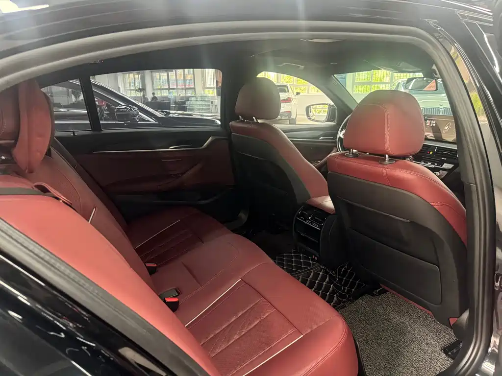 BMW 5 Series 2021 530Li Leading M Sports Package купить на сайте DeffCars