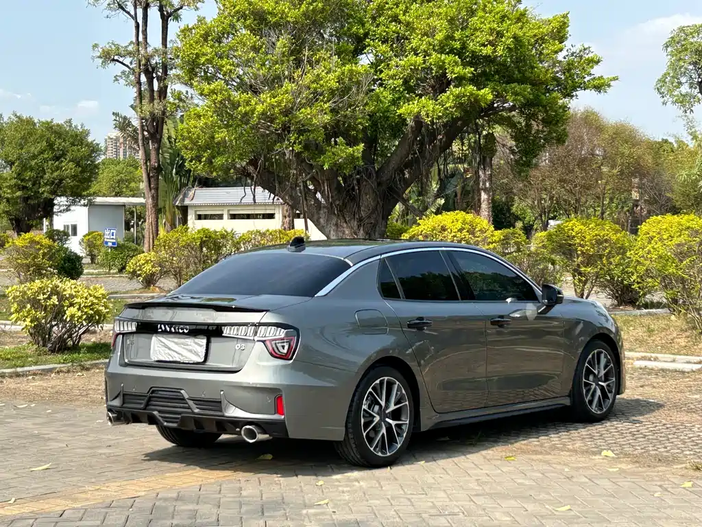 Lynk & Co 03 2022 1.5TD DCT Pro купить на сайте DeffCars