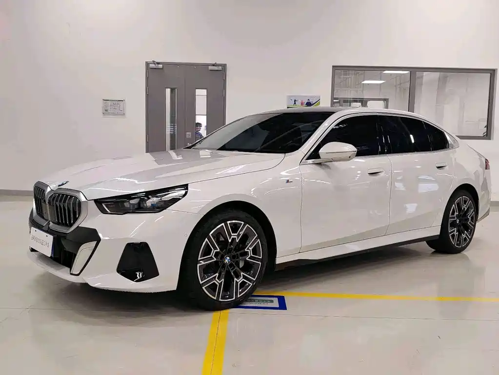 BMW 5 Series 2025 530Li Exclusive M Sports Package купить на сайте DeffCars