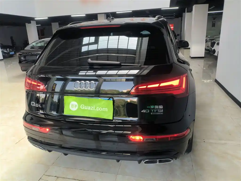Audi Q5L 2025 45th Anniversary Collector's Edition 40 TFSI Luxurious and Dynamic купить на сайте DeffCars