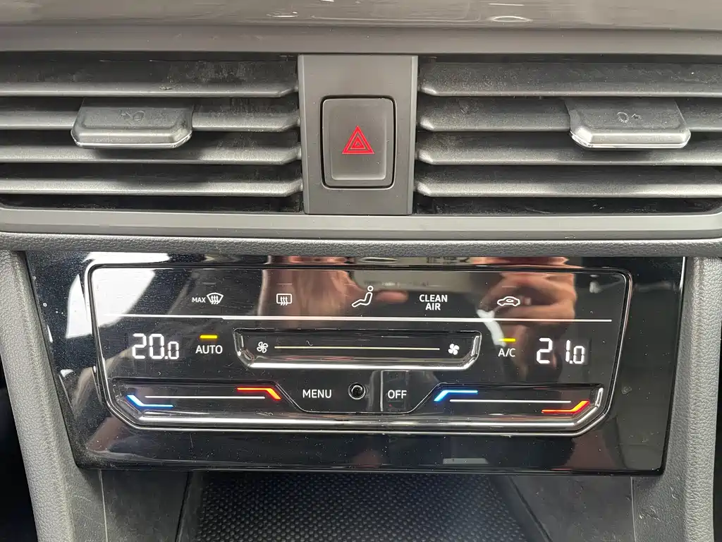 Bora 2020 1.5L automatic elite model купить на сайте DeffCars