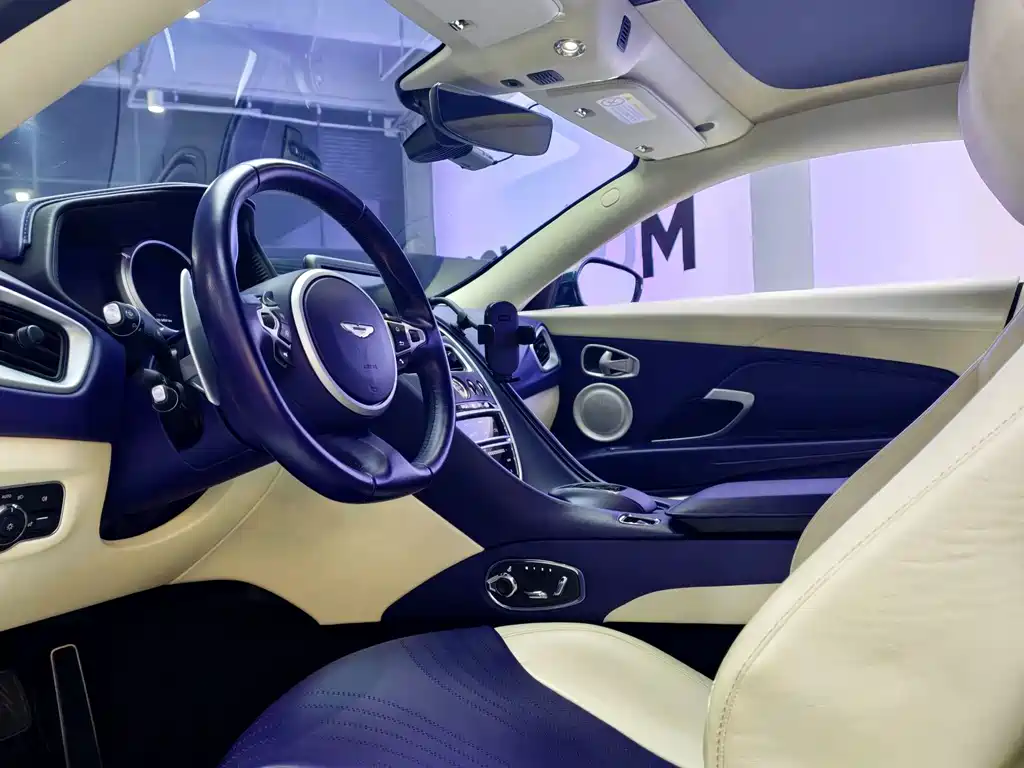 Astonmartin DB11 2019 4.0T V8 Coupe купить на сайте DeffCars