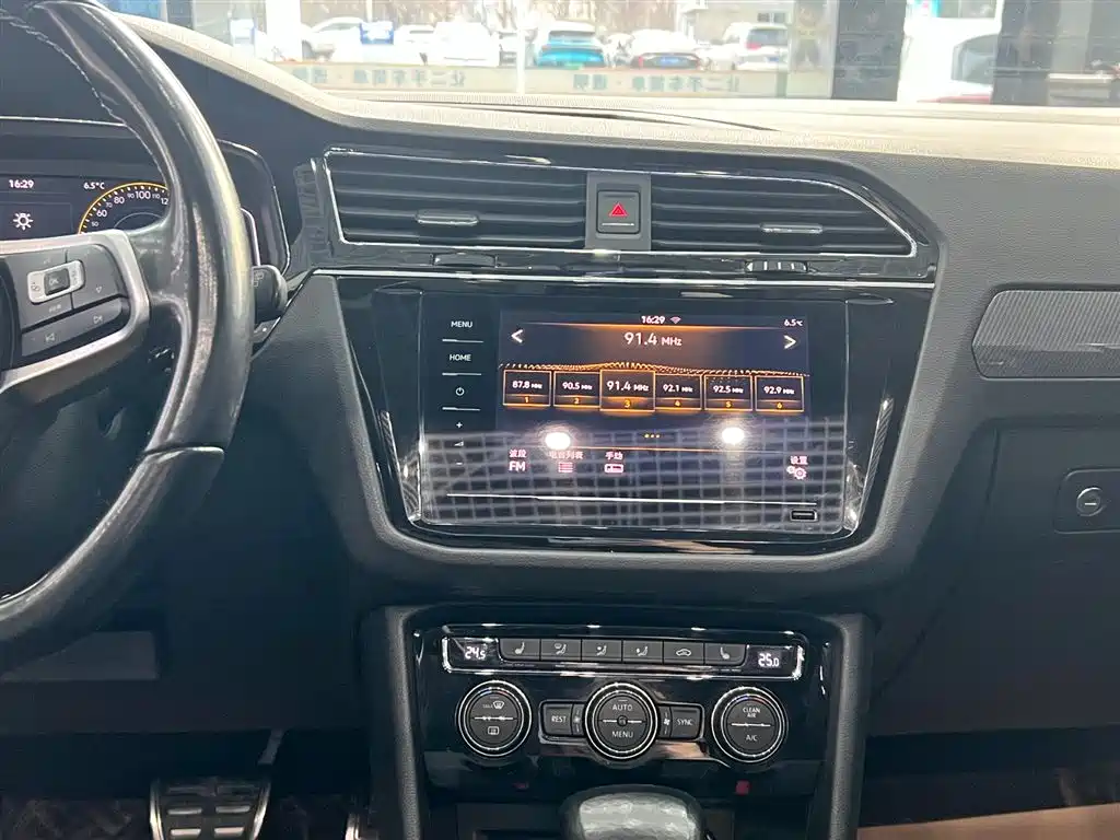 Tiguan L 2021 330TSI automatic two-wheel drive R-Line version купить на сайте DeffCars