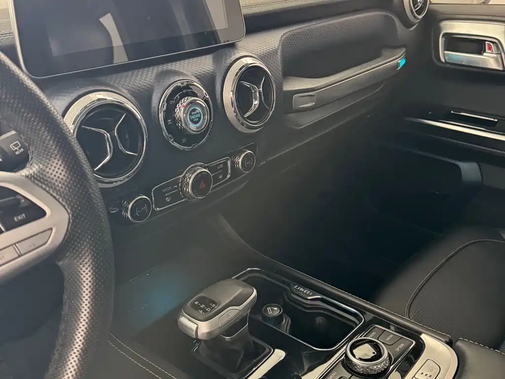 Beijing off-road BJ40 2020 2.0T automatic four-wheel drive pays tribute to the 2020 version of the supreme model купить на сайте DeffCars