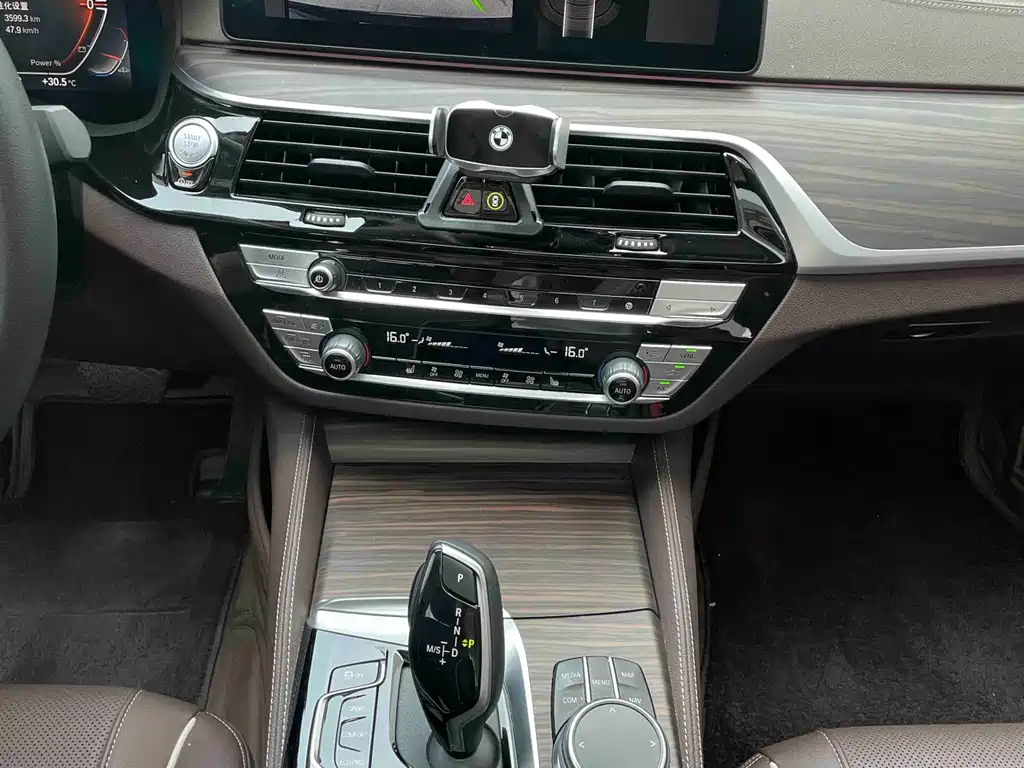 BMW 5 Series 2023 530Li Leading Luxury Package купить на сайте DeffCars