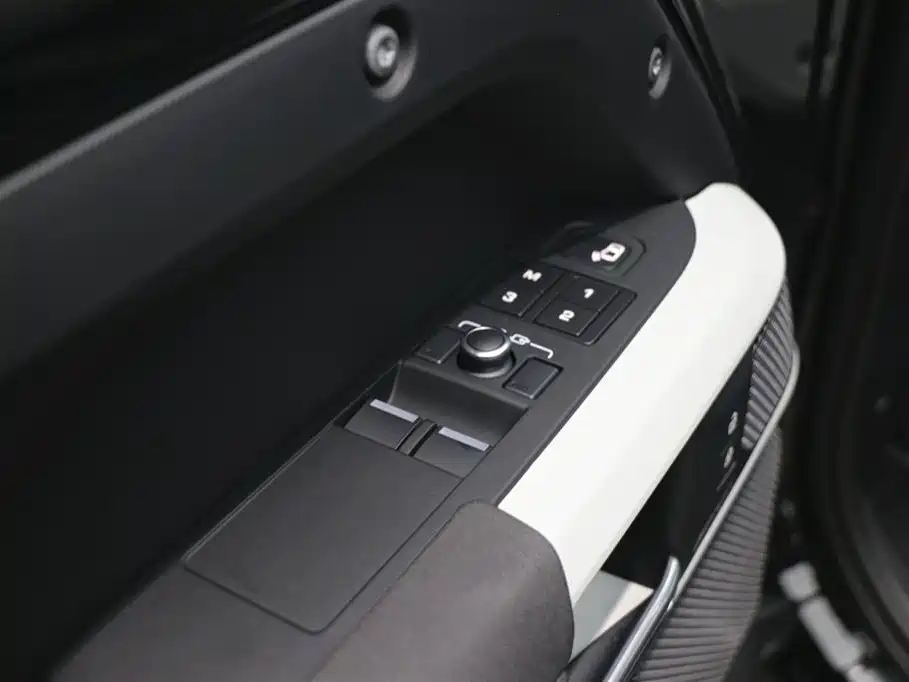 Land Rover Defender 2023 90 3.0T P400 XS купить на сайте DeffCars