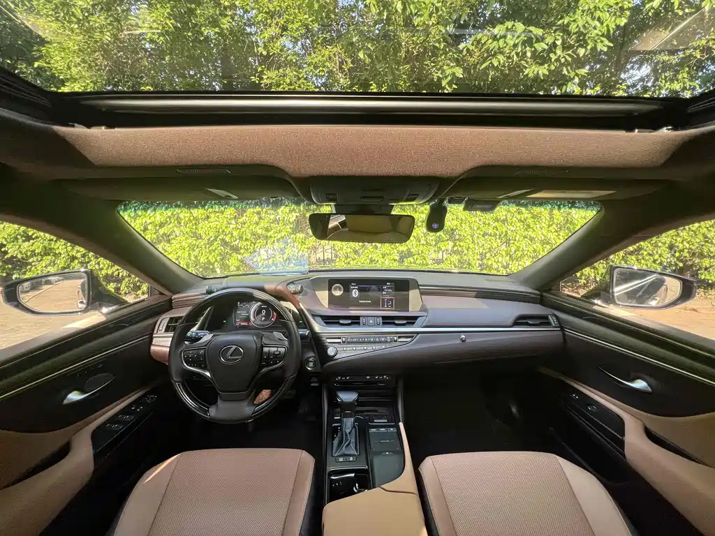 Lexus ES 2020 200 Deluxe Edition купить на сайте DeffCars