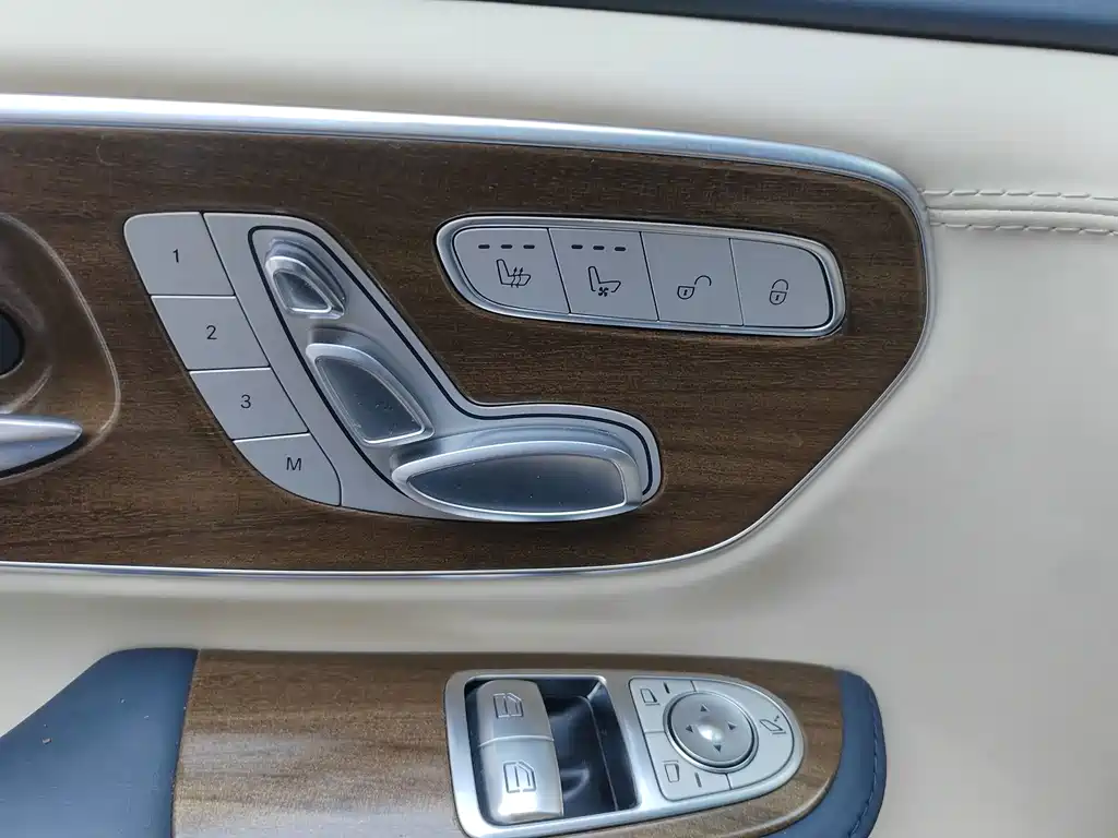 Mercedes-Benz V-Class 2021 V 260 L Long Wheelbase Premium Edition купить на сайте DeffCars