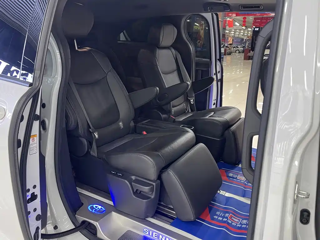 SIENNA 2021 2.5L Hybrid Premium Edition купить на сайте DeffCars